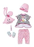 BABY Born Bath Deluxe Übernachtung aus Shirt, Hose, Socken und Mütze. Inklusive Kissen und Zahnbürste.