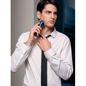 Philips AT890/20 AquaTouch Wet & Dry Men's Rechargeable Shaver - Image 7