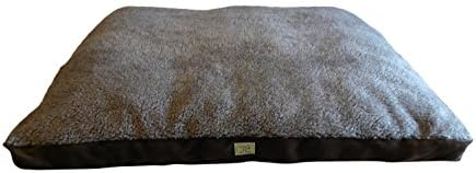 WET NOSE® - MEDIUM SIZE - LUXURY MATTRESS SHAPED DOG BED in grey coloured fleece. Super soft fleece top. Unique luxury deep fill channelled fibre filling to prevent shape loss. Size 35" x 27" x 5.5" thick. Size suitable for springer spaniel, collie, staffie or similar. Made in Britain.