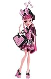 monster high draculaura geburtstag Zur Puppe gibt es eine Skulette-Haarbürste, einen Puppenständer und ein Tagebuch mit monsterkrassen Reiseberichten!