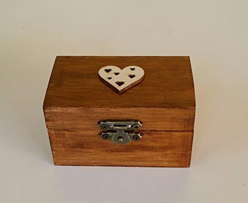 Wooden box for wedding rings, painted and decorated with burlap, lace and heart wood, special rustic weddings .Medidas 8,5x5x4,5 cm.
