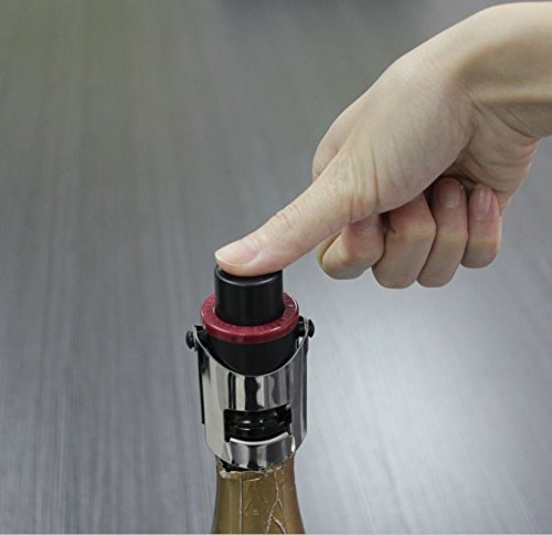 Bar Amigos ®, Triple Value Pack of 3 Champagne Pressure Stopper Sektflaschenverschluss Sekt und Champagnerflaschen Vorteilspaket 3 Stück Sekt Druck Stopper, violett, grau, rot, Saver Pumpe Sealer Innenkonservierer, mit patentierter Technologie und innovativen Datum Erinnerung Schalter halten ihr Fläschchen von Sekt Champaign Fresh für 7 Tage Plus – 3 Jahre Garantie auf Zufriedenheit, - 7