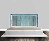 Cabecero de cama de madera, color azul con surcos dorados en papel pintado