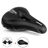DISEÑO ERGONÓMICO: diseño de la ranura de desviación de aire en el medio de la cubierta del asiento de la bicicleta de ejercicios, acelera el flujo de aire y la disipación del calor, mantiene la nalga fresca y seca. La parte delantera es suave y media pulgada más angosta que el asiento de bicicleta normal No frote ni ate los muslos.