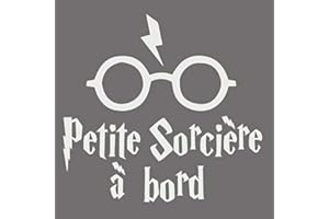 ADZIF.BIZ LE STICKER DE DECORATION Sticker Bébé à Bord - Petite Sorcière à Bord - Dimensions 16,3 x 15,4 cm - Couleur Blanc - Aspect Mat - Protection Anti UV