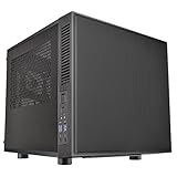 Es un chasis con base ITX con un ventilador de 200 mm en el panel frontal cepillado