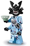 Garmadon del pasado, Misako y Rockero con gong y guitarra.Cada minifigura se entrega en un sobre «sorpresa» con uno o más accesorios, una placa de exposición y un folleto de coleccionista.