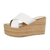 Pantoletten für Damen haben in den letzten Jahren eine Fashion-Revolution erlebt und sind mittlerweile weit mehr als nur praktische Schuhe. Geschlossen, mit Absatz oder aus Leder gehören sie zu den Must-Haves in jedem Schrank. In Schwarz und Weiß sind sie eine wunderbare, schlichte Ergänzung zum Outfit und eignen sich sowohl für den heimischen Garten als auch zum Flanieren in der Freizeit. Besonders schön sehen sie zu Jeansshorts und Bluse aus.