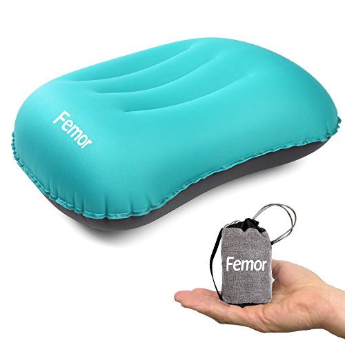 FEMOR Coussin/Oreiller de Voyage Gonflable Ergonomique Hermétique Efficace Confrotable Léger Antibactérien en TPU avec Sac pour Camping, Plage, Piscine, Outdoor, Randonnée, 46*31*12cm, Bleu