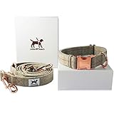 Die Breite des Halsbandes sowie der Leine beträgt 2,0cm.