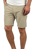 Los bermudas son prendas clásicas para el verano que no pueden faltar en tu vestuario. Gracias al corte se visten super comodos y garantizan un confort impecable.