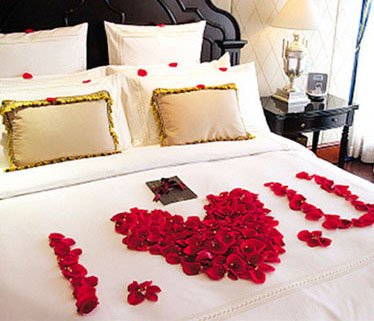 iLoveCos Künstliche Blumen Rosenblätter Rosenblüten Farbe Hochzeit Party 2000 Stück (rot) - 2