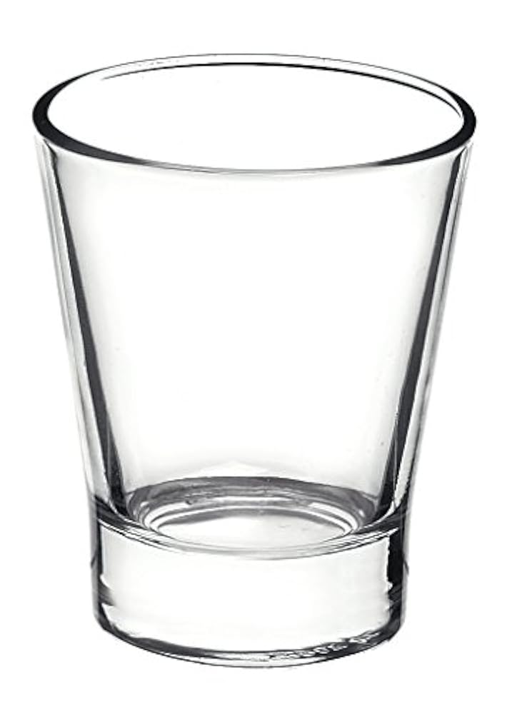 Стакан на прозрачном фоне. Самый маленький бокал. Маленький стакан. Маленький стаканчик. Разноцветные пластиковые стаканчики.