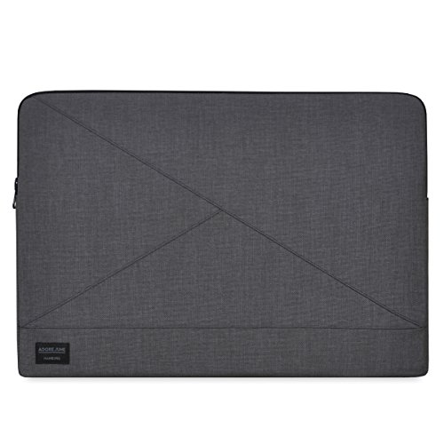 Adore June MacBook Pro 15 (2016) Hülle "Triangle" aus original Cordura in dunkelgrau. Elegante Laptop-Tasche aus widerstandsfähigem Textil-Stoff für das Apple MacBook Pro Retina 15" mit Touch Bar (2016). Hochwertige Tasche als treuer Begleiter. Made in Europe.