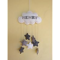 Weiß Filz Wolke Kinderzimmer mobil, (Namen extra) baby mobile, mit grauen und weißen monochromen Sternen.