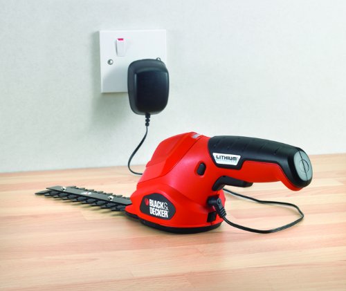 Black+Decker 3.6V Li-Ion Akku Strauchschere GSL300, Schwertlänge 15cm, Akkulaufzeit ca. 50min, Softgriff, Einschaltsperre, Ladeanzeige, Ladestation und Ladekabel enthalten, schwarz orange - 3