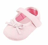 Mide el pie de tu hijo. 0 - 3 meses es de 11 cm de largo, 3 - 6 meses es de 12 cm, 6 - 9 meses es de 13 cm.