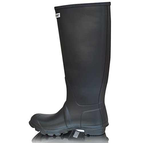 Best Wellies for Dog Walking 8 Picks For Miles of Walking