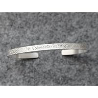 personalisierter Schwesterherz Armreif aus 925 Sterling Silber 5mm breit handgestempelt gebürstet - bis 20 Zeichen - Geschenk