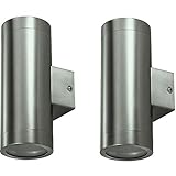 Material: Edelstahl und Glas. Mit der Schutzart IP44 ist ausreichend Schutz gegen das Eindringen von Staub und Spritzwasser geboten.