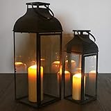 Über den seitlich angebrachten Verschluss kann jedes Windlicht mit einer Lichtquelle oder Dekomaterial bestückt werden.