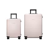 Maleta de Cabina - Dimensiones: L40 x A55 x A20 cm / Peso: 3 kg / Volumen: 35 l. Maleta de Viaje - Dimensiones: L46 x A65 x A27 cm / Peso: 3,9 kg / Volumen: 65 l.