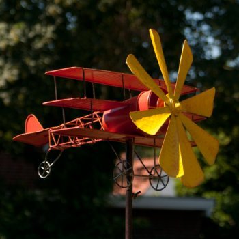 Metall Windspiel – Flugzeug Roter Baron – wetterfest, mit Antik-Effekt – Windrad: Ø30cm, Motiv: 44x46cm, Gesamthöhe: 160cm – inkl. Standstab - 2