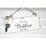 individuelles Türschild aus Holz für die Familie mit Dekoherzen in Vintage