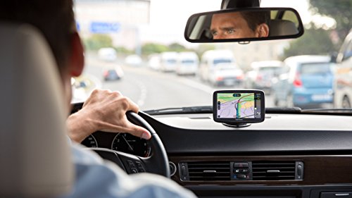 TomTom Via 52 Europe Traffic NavigationsgerÃ¤t (13 cm (5 Zoll), Sprachsteuerung, Bluetooth Freisprechen, Fahrspurassistent, 3 Monate Radarkameras (auf Wunsch), Karten von 48 LÃ¤ndern Europas) schwarz