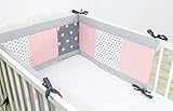 Para cunas de 140 x 70 cm, disponemos de los tamaños 210 x 30 cm y 420 x 30 cm (todo el contorno); mientras que para las cunas de 120 x 60 cm tenemos los tamaños 180 x 30 cm y 360 x 30 cm (todo el contorno), aunque los protectores para todo el contorno constan de dos partes.