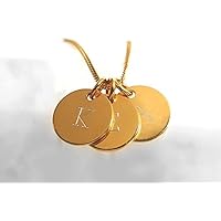 Moderne Vergoldete Buchstabenkette, Gravurkette, Initialkette, Wunschbuchstaben, Drei Anhänger mit Gravur, Vergoldeter Schmuck