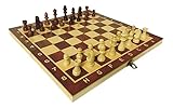 Juego y fichas de Ajedrez Staunton 4, Damas y Backgammon 34 x 34 cm. (Plegado 34 x 18 cm) Altura del rey 6,5 cm. Altura peón 3 cm. Las piezas incluidas tienen acabado de madera natural