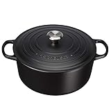 ¡Es indispensable para preparar sus mejores platos! Multiusos: será su compañera culinaria diaria. La cocotte redonda Evolution de Le Creuset es ideal para todas las preparaciones: arroces, carnes, pescados, legumbres, verduras, estofados, guisos, cereales, cremas, salsas, sopas, confituras, etc. Incluso es perfecta para hornear panes, tartas y pasteles.