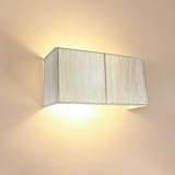 Die Wandleuchte zeichnet sich aus durch eine klare Formensprache und hochwertiges Material und präsentiert sich vorzüglich im Wohnzimmer, Schlafzimmer oder auch in der Hotellobby.