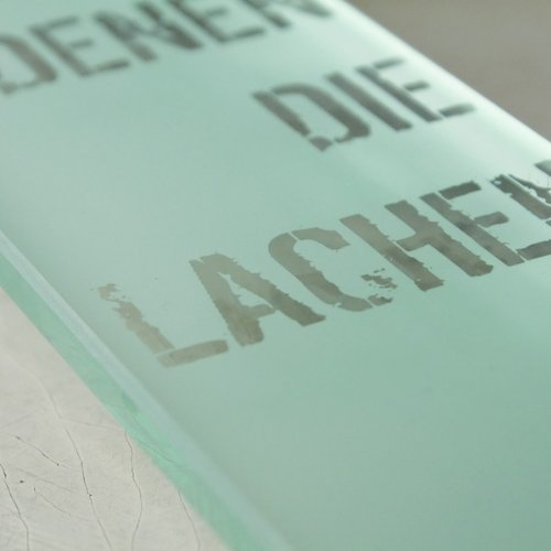 Poesiefensterbild – „Glück kommt zu denen die lachen.“ - 2