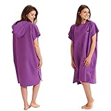 EINFACHES DISKRETES UMZIEHEN: Mit diesem extra langen Strandponcho mit Kapuze kannst du dich schnell und super einfach umziehen, ohne dir mühsam ein Handtuch vorhalten zu müssen. Die seitlichen Druckknöpfe ermöglichen einen noch leichteren Zugang beim Umziehen. Der perfekte Strand Bademantel nach dem Wassersport, um dich abzutrocknen und zu wärmen.