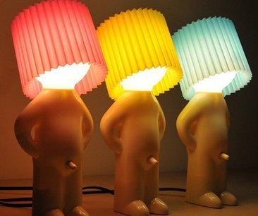 Preisvergleich Produktbild schüchterner Junge Design warmweiße LED-Tischlampe (gelb)