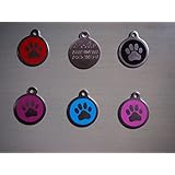 2 x Edelstahl Hundemarken/ Hundemarke mit Befestigungsring inclusive Diamant- Gravur nach Ihren Wünschen Motiv Pfote.Ø25 mm in fünf verschiedenen Farben.Die Farbauswahl und der Gravurwunsch dürfen gerne auch unterschiedlich sein !