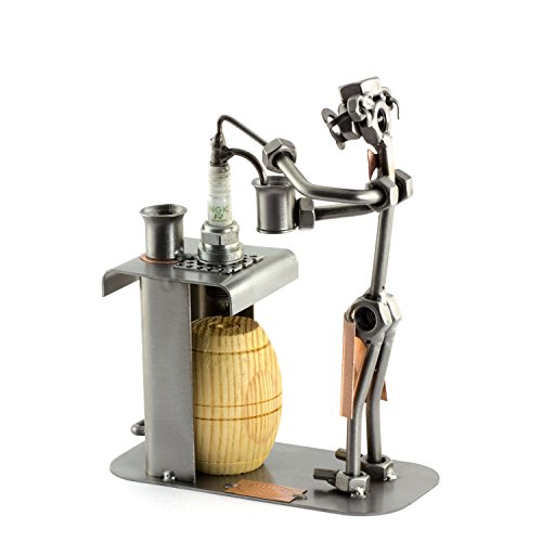 I camarero con barril de madera i made in germany i idea para regalo i figura de metalo