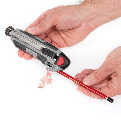 KREATOR Cuttermesser Teppichmesser 18mm Abbrechklinge mit Auto Lock Funktion 5x Ersatzklingen Autoload und Bleistiftspitzer im Griff – KRT000304 - 5