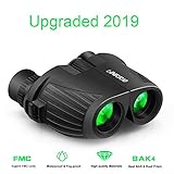 【Lichtwischt und kompakte Größe】-Fernglas Lässt sich ohne Zögern in den Rucksack oder die Tasche einklappen. Und kommt auch mit einer tragbaren Tasche und einem Halsband in der Verpackung sehr bequem und leicht zu tragen. die Belastung Wird für Ihre Reise nicht erhöhen, vor allem, wenn Sie viele Geräte