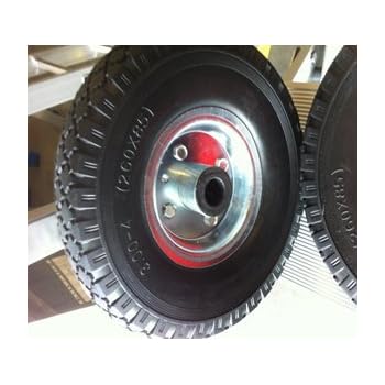 Puma De Poliuretano Entre La Pared Y La Puerta Imagen De Archivo