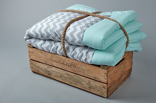 KraftKids Krabbeldecke Chevron grau und weiße Punkte auf Mint