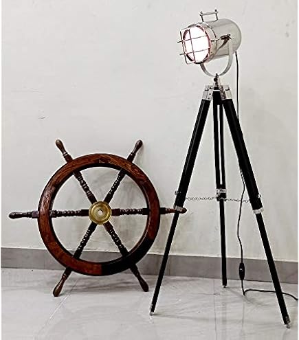 Lampada da terra retro, Faretto teatro classico e treppiede in legno
