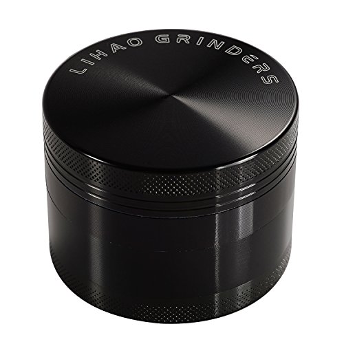 LIHAO Pollen Grinder 2.5" Aluminium 4 teiliger Crusher für Tabak,Spice,Herb,Gewürze,Kräuter Set mit Schaber (Schwarz)