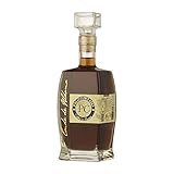Botella especial de 50 cl con tapón de corcho en estuche individual.