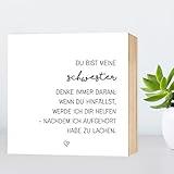 Meine Schwester - lustiges Holzbild 15x15x2cm zum Hinstellen und Aufhängen, echter Fotodruck mit Spruch auf Holz - schwarz-weißes Wand-Bild Aufsteller Holz-Schild Wandschild Holzdeko zur Dekoration im Büro und Daheim oder als Geschenk Mitbringsel Geschenkidee zum Umzug Einzug Geburtstag Hochzeit für die Schwester - Poster Kunst-Druck Home Deko