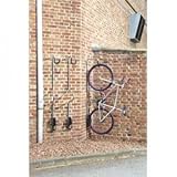 Wandbefestigung mit 4 Schrauben und Dübeln (nicht im Lieferumfang enthalten)