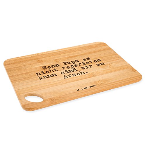 Mr. & Mrs. Panda Bambus – Schneidebrett mit Spruch „Wenn Papa es nicht reparieren kann sind wir am Arsch.“ – 100% handmade aus Bambus – Brett, Schneidebrett, Frühstücksbrett, Frühstück, Bambus, Küche, Natur, Holz, Gravur, Brettchen, massiv, robust, Spruch, Motiv Papa, Vater, Vatertag, Geschenk Mann, Mann, Männer, bester Papa Spruch Sprüche Lustig Spass Geschenk Geschenkidee Zitate - 3
