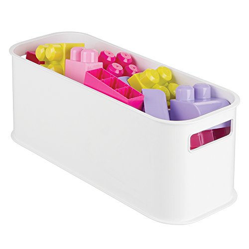 mDesign Badezimmer Aufbewahrungsbox – praktische Aufbewahrung für Kosmetik und Beautyprodukte – stapelbare Box mit Griffen – weiß